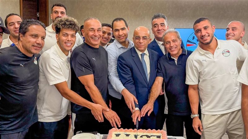 شاهد، كيف احتفل سفير مصر بفوز منتخب الفراعنة بخماسية على جنوب السودان