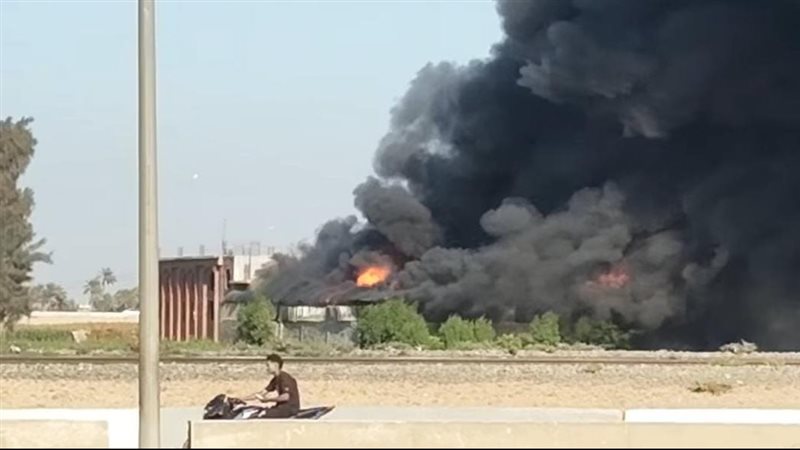حريق داخل مخزن في سنديون بالقليوبية، والحماية المدنية تتدخل لمحاصرة النيران