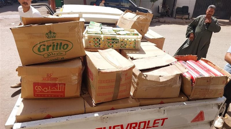 “تموين قنا وسلامة الغذاء” يضبطان 775 كيلو لانشون و114 علبة جبن شيدر بنجع حمادي