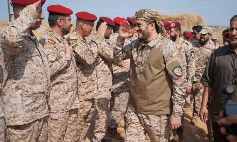 اليمن… مجلي يتفقد جبهات القتال في حجة والقوات البحرية بمديرية ميدي