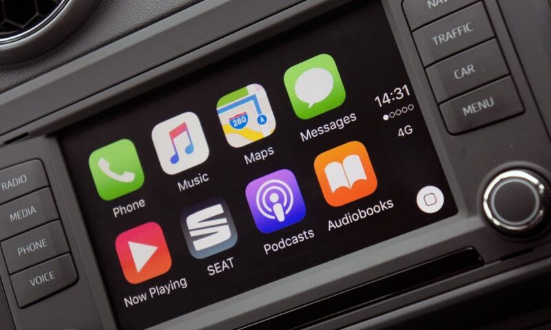 شرح لطريقة التبديل بين هاتفين على CarPlay