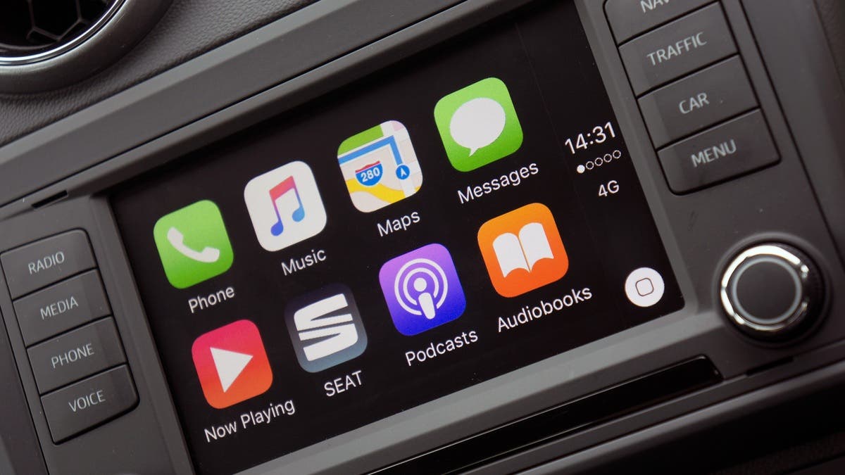 شرح لطريقة التبديل بين هاتفين على CarPlay
