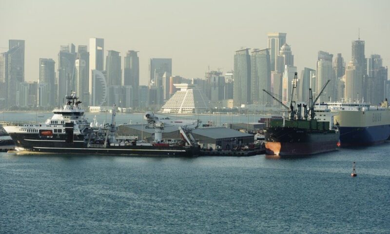 قطر للطاقة تعرض شحنات نفط للتحميل من داخل هرمز عبر عطاء