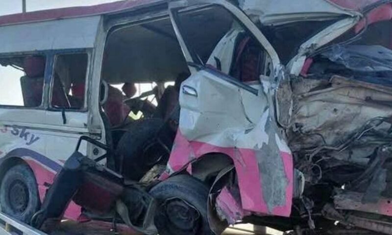 انقلاب حافلة مدرسة دولية شهيرة في مصر.. وإصابة 17 طالباً