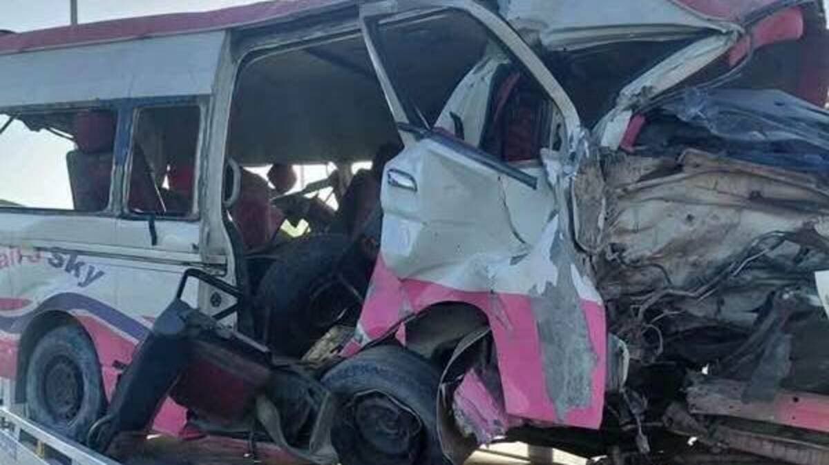 انقلاب حافلة مدرسة دولية شهيرة في مصر.. وإصابة 17 طالباً