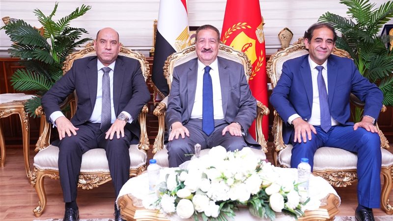 محافظ بورسعيد يستقبل وزير العمل بديوان عام المحافظة في بداية جولة ميدانية