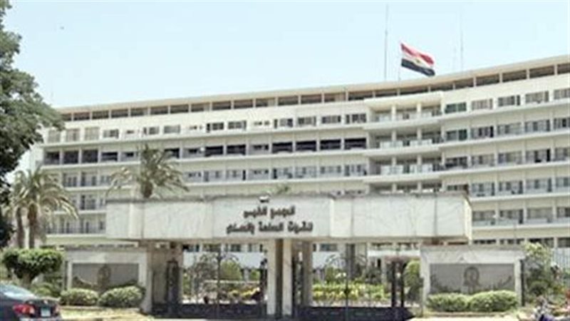 المجمع الطبي للقوات المسلحة بالمعادي يستضيف خبيرا عالميا في أمراض الأعصاب الطرفية