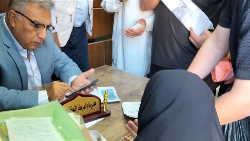 محافظ الدقهلية يستمع إلى مطالب المواطنين بالمركز التكنولوجي