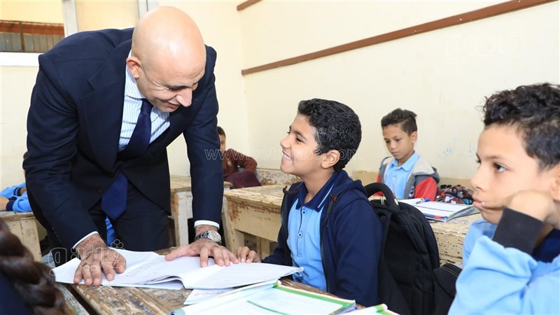 وزير التعليم يستعرض التجربة المصرية في خفض كثافات الفصول وسد العجز بمعلمي المواد الأساسية
