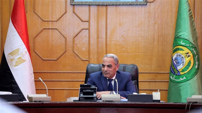 محافظ الإسماعيلية يناقش المخطط الاستراتيجي للتنمية حتى 2035