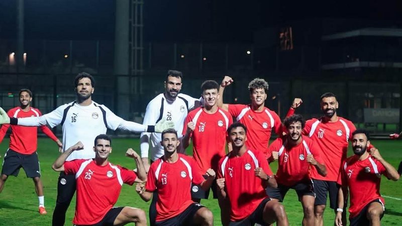 منتخب مصر يواصل تدريباته بمشاركة 7 محترفين واستقبال حار من أبو ريدة لـ صلاح (صور)