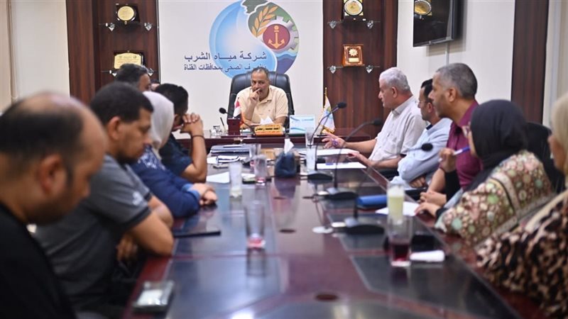 رئيس «مياه القناة» يتابع أداء القطاعين المالي والتجاري وتعزيز التحصيل وحماية الموارد