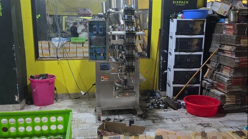 مخلوط بألوان صناعية ضارة، ضبط طن لب داخل مصنع أغذية غير مرخص بالقليوبية