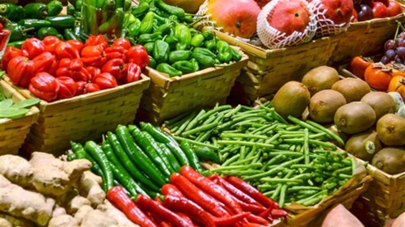سعر الخضار اليوم، ارتفاع مفاجئ في الطماطم وانخفاض الليمون والباذنجان الرومي
