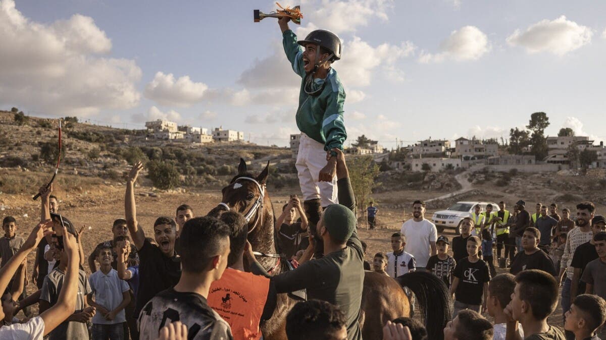  سباق للخيل يعود إلى قرية فلسطينية بعدما عطلته الحرب