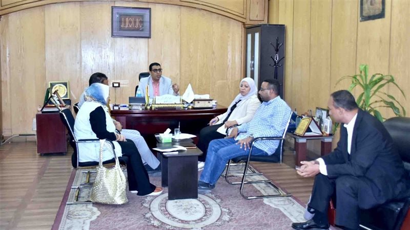 نائب محافظ الأقصر يلتقي ممثلي الكيانات الشبابية لإطلاق مبادرة شاملة للنظافة والتجميل