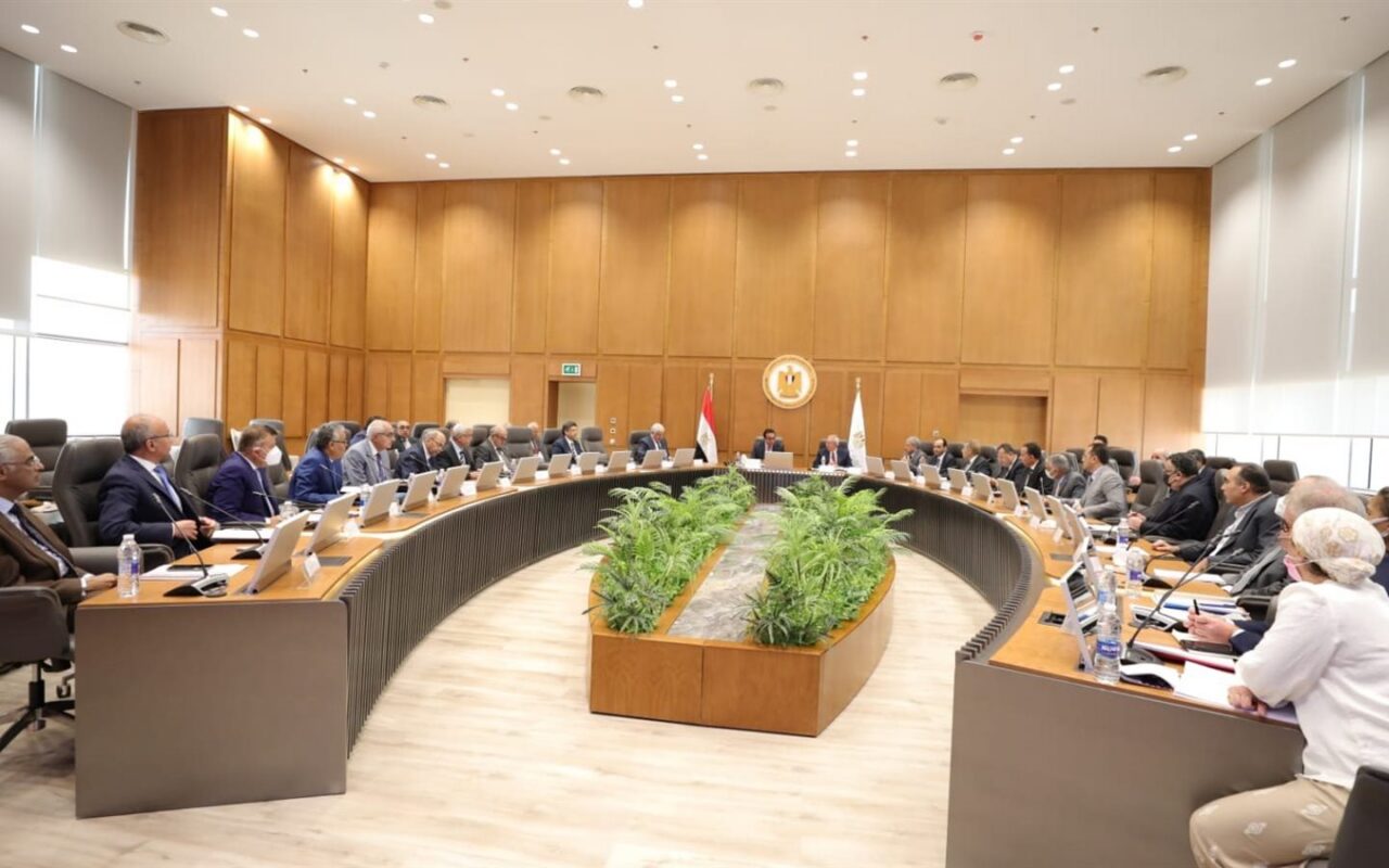 لا تجبروهم على تغيير تخصصاتهم .. برلمانية تكشف: خلل في التنسيق وراء أزمة طلاب طب شرق بورسعيد