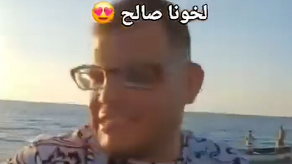 موكب بحري.. المفاجآت تتواصل ليتيم جزائري ظهر وحيدا بحفل زفافه