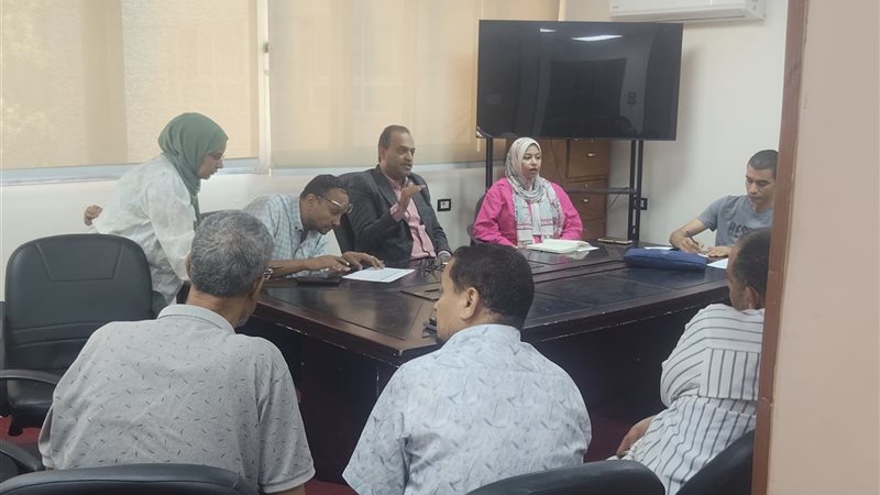 وكيل الصحة بقنا يناقش مع قيادات المستشفيات دعم خدمات تنظيم الأسرة (صور)