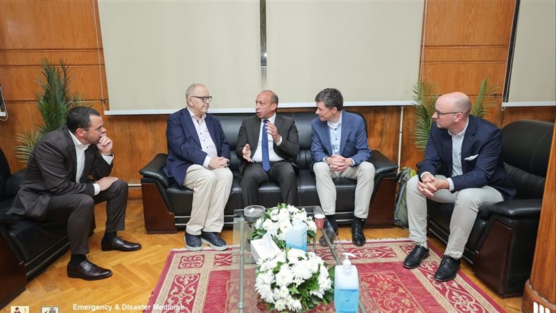 وفد من جامعة كيل الألمانية يزور مستشفيات الطوارئ وأبو الريش الياباني بقصر العيني
