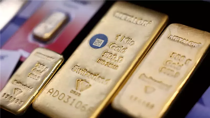 تراجع أسعار الذهب وسط توقعات بتشديد الفيدرالي ومراقبة تطورات الشرق الأوسط