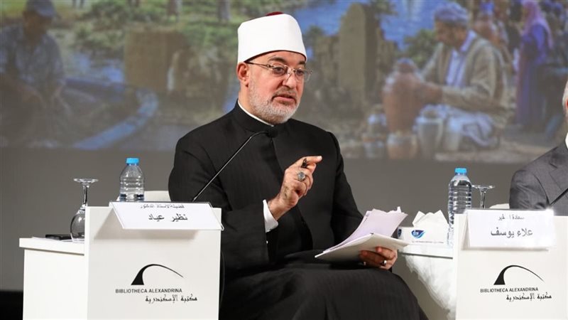 رسائل مهمة من مفتي الجمهورية بمكتبة الإسكندرية.. نظير عياد يؤكد: مواجهة المفاهيم المغلوطة ضرورة لحماية الهُوية الوطنية.. الخطاب الديني يواجه التطرف الفكري ويحافظ على ثوابت الهُوية