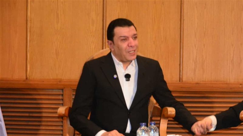 نقابة الإعلاميين تتلقى شكوى من مصطفى كامل ضد مقدم برنامج الوسط الفني