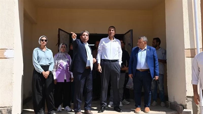 محافظ جنوب سيناء يوجه بسرعة الانتهاء من الطرق المحيطة بمدرسة النيل الدولية بشرم الشيخ
