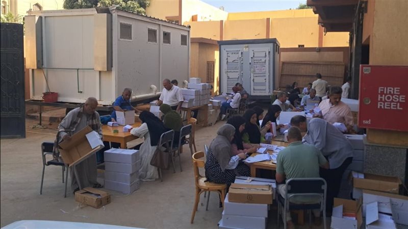 متابعة أعمال تسليم بطاقات “تكافل وكرامة” المحدثة للوحدات والإدارات الاجتماعية بأسيوط تمهيدًا لتسليمها للمستفيدين