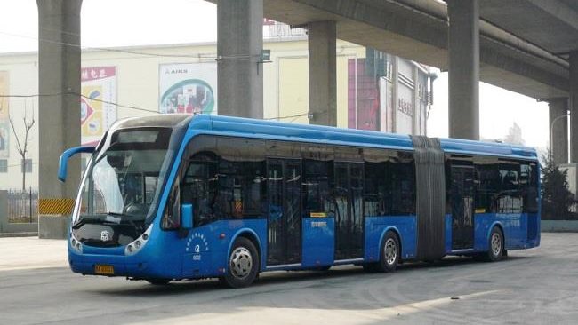 استشاري طرق: الأتوبيس التردّدي يوفر الوقت.. وزمن التقاطر من 3 لـ 5 دقائق