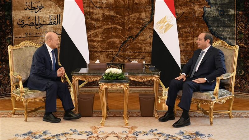 السيسي يقود موقف مصر الثابت تجاه الأزمة اليمنية.. دعم اليمن ووحدة أراضيه ومؤسساته الوطنية.. مساندة جهود التوصل إلى حل سياسي شامل ينهي الأزمة.. حماية أمن البحر الأحمر وضمان حرية الملاحة