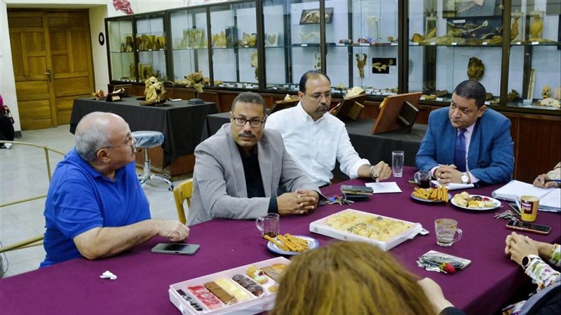 قبل بدء العام الدراسي، عميد طب بيطري القاهرة يتابع جاهزية الأقسام ووحدة الجودة