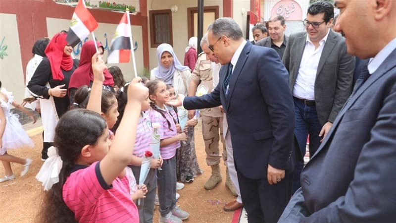 محافظ الشرقية يفتتح مدرسة الشهيد شريف طلعت إبراهيم الرسمية بالزقازيق