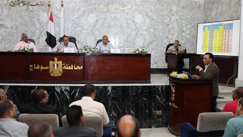 محافظ سوهاج يعقد اجتماعا لمتابعة الموقف التنفيذي لمنظومة التقنين