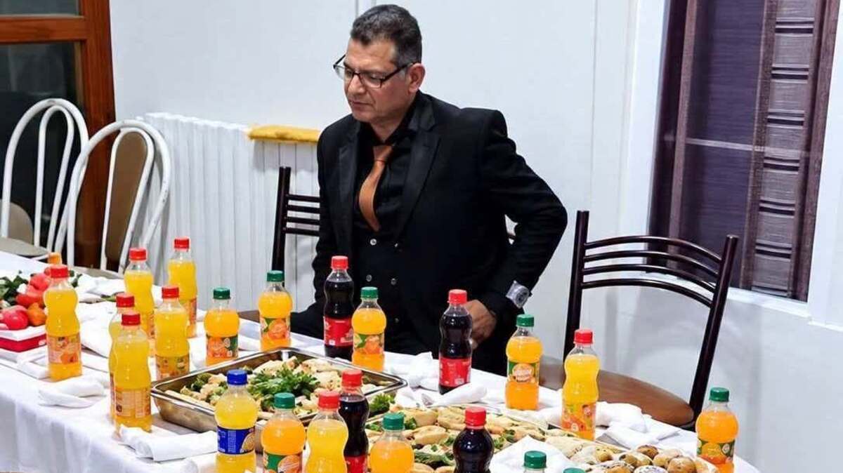 بعد ساعات من الاحتفال بزواجه وحيدا.. آلاف الجزائريين يشاركون يتيما حفل زفافه