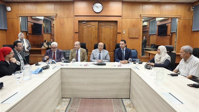 “القابضة للمياه” وجامعة عين شمس تبحثان تعزيز الشراكة في الإدارة المتكاملة للموارد المائية