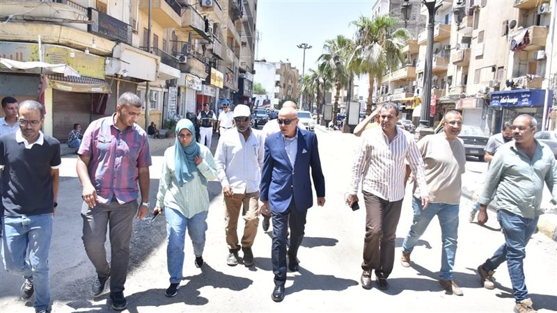 محافظ الأقصر يتفقد شوراع المدينة لمتابعة أعمال المرافق تمهيدا لرصفها
