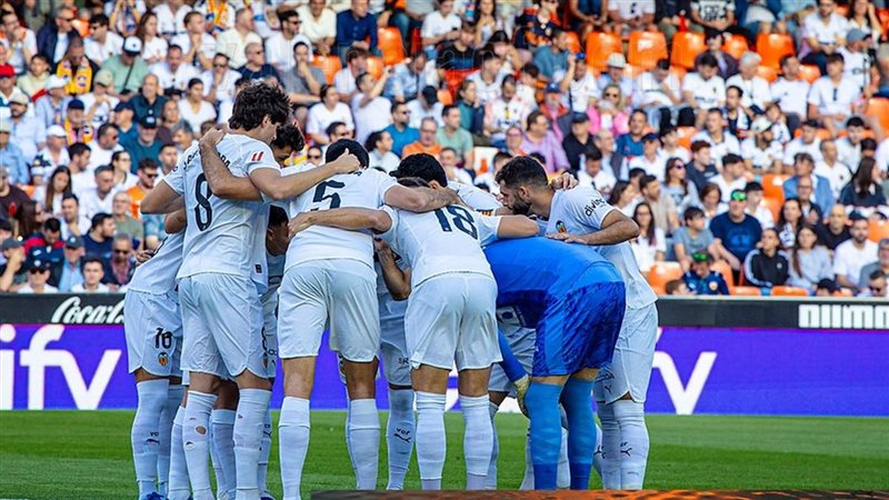 الدوري الإسباني، ألافيس وفالنسيا يتعادلان سلبيا في الشوط الأول