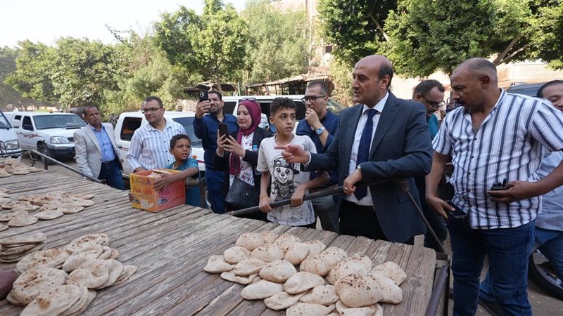 محافظ أسيوط يتفقد عددا من المخابز البلدية بقرية بني مر
