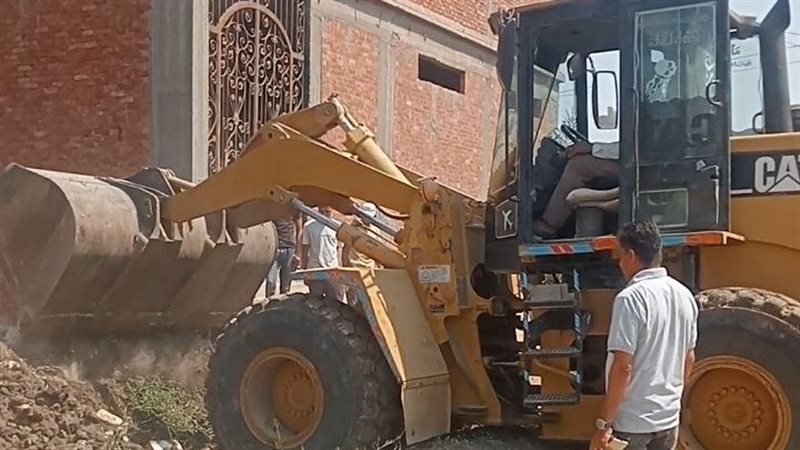 محافظ الشرقية: إزالة 40 حالة تعد على الأراضي الزراعية وأملاك الدولة