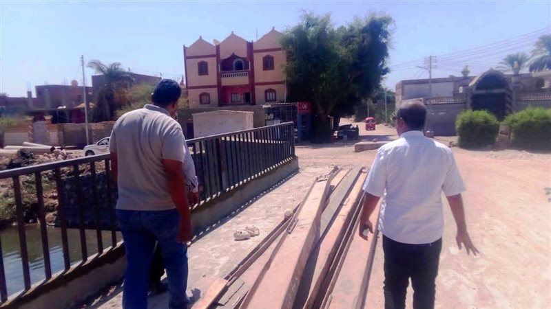الانتهاء من تركيب الحواجز الحديدية بكوبري البلابيش تمهيدا لافتتاحه في سوهاج