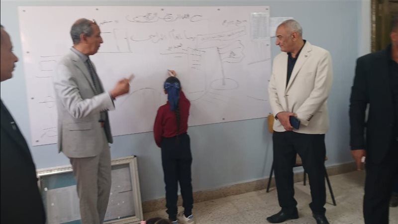 بالزينة والشخصيات الكارتونية، انطلاق العام الدراسي الجديد بنجع حمادي (صور)