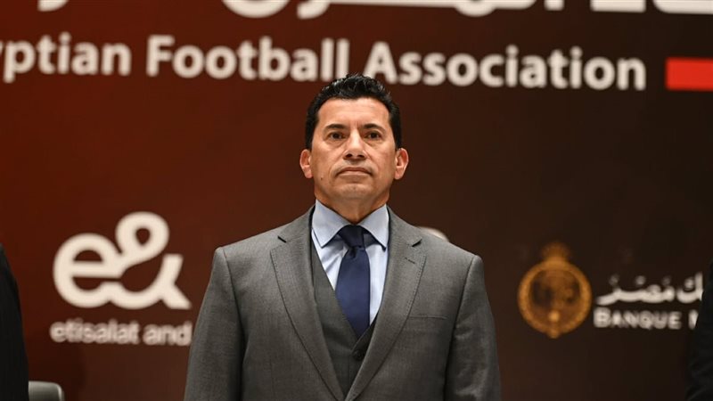 أشرف صبحي يحسم الجدل حول رئاسة الزمالك.. ويكشف موقفه من الترشح
