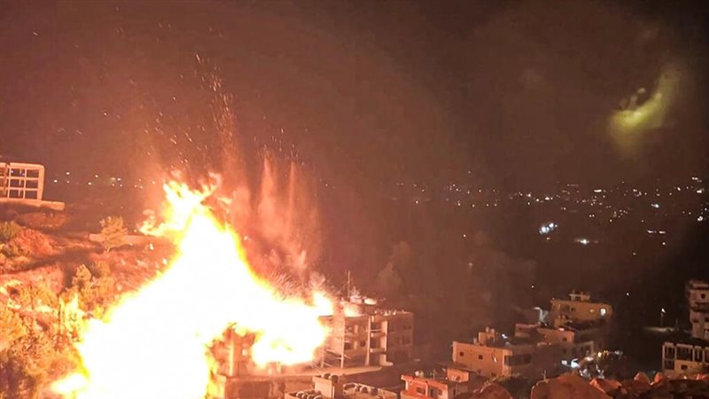 سماع دويها في جميع مناطق الجنوب، الاحتلال ينفذ تفجيرات ضخمة في مرتفعات علي الطاهر