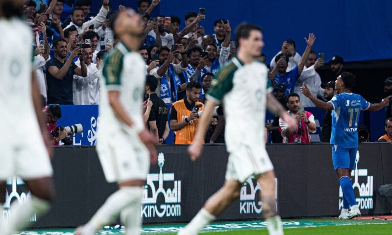 الهلال يقسو على الأهلي بثلاثية ويرتقي للصدارة