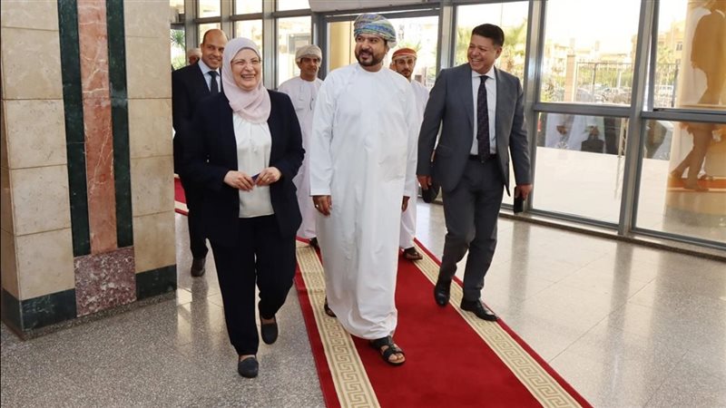 رئيس التنمية الصناعية تستقبل وفدا عمانيا وتستعرض فرص الاستثمار ومجالات التعاون بين البلدين