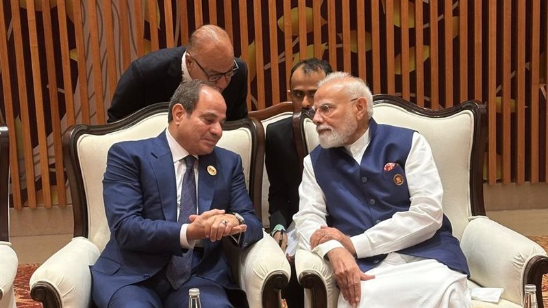 السيسي يؤكد ثوابت الموقف المصري بتسوية الأزمات سلميا والتفاوض ووقف التصعيد واستخدام القوة