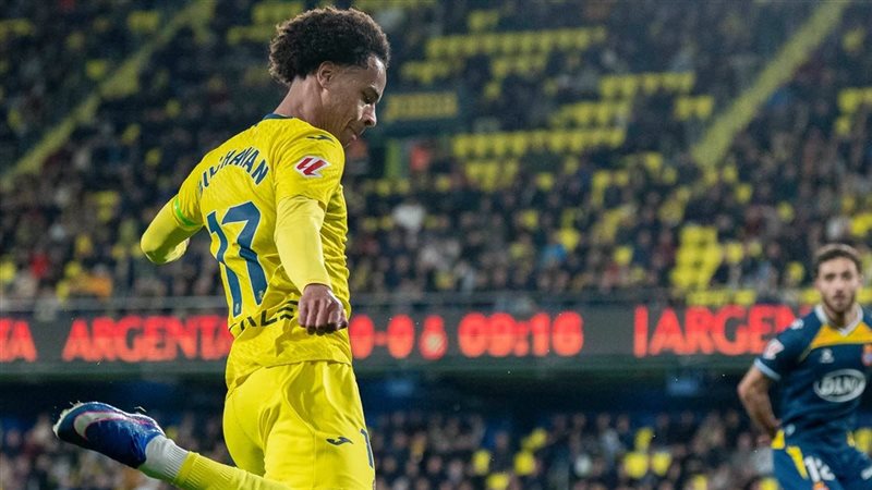 ديبورتيفو لاكورونيا يهزم فياريال 3-2 في عقر داره بالليجا