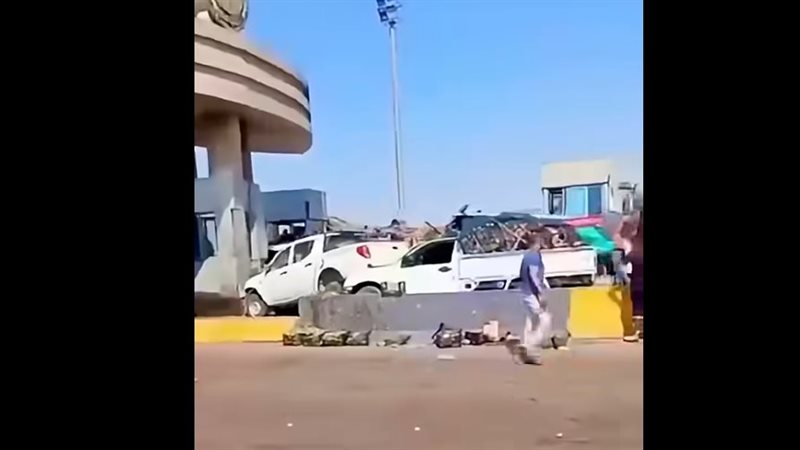 تريلا اقتحمت بوابة الرسوم، اللقطات الأولى لحادث تصادم السيارات بطريق بلبيس الإقليمي (فيديو)
