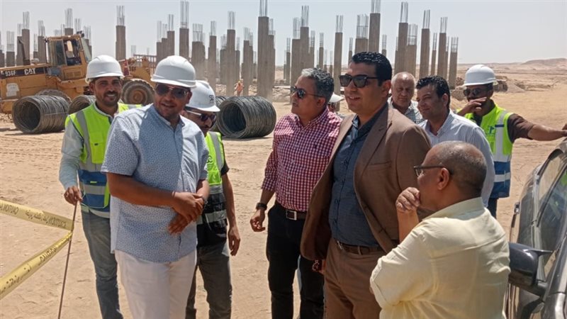 نائب محافظ الأقصر يتفقد مشروع سوق الحبيل الحضاري ويوجه بالاعتماد على الطاقة الشمسية